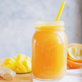 La recette du smoothie mangue, agrumes et gingembre pour faire le plein d'énergie