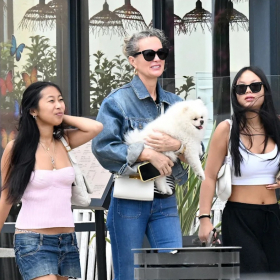 Laeticia Hallyday : où vit-elle aujourd’hui avec Jade et Joy après l’incendie de sa maison ?