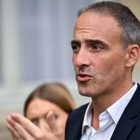 « Pour moi, LFI n'est pas de gauche » : Raphaël Glucksmann fait exploser les tensions au sein du PS
