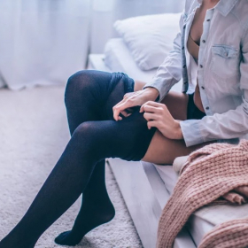 Non, vous n'aurez pas plus chaud en mettant des collants sous votre pantalon