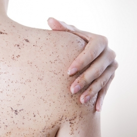 Voici ce qui arrive à votre peau lorsque vous l'exfoliez trop