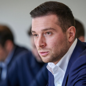 Ce moment où Jordan Bardella a perdu patience en direct face à une question sur sa vie privée