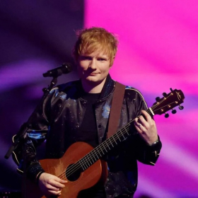 Polémique autour d’Ed Sheeran : accusé de fuir aux USA pour échapper aux impôts, il répond cash