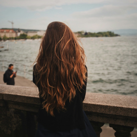 Faire cette cure de vitamines permettrait de ralentir l'apparition des cheveux blancs