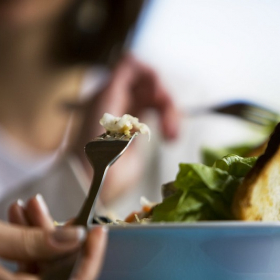 6 conseils tout simples qui vous aideront à manger beaucoup moins de calories
