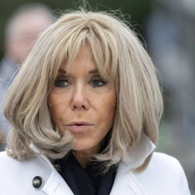 Vidéo polémique : ce que Brigitte Macron a réellement dit avant le spectacle d’Ary Abittan