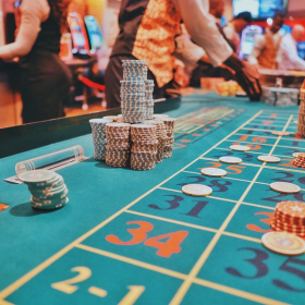 Elle gagne 46 000 euros au casino après les conseils d’un magicien : un coup du destin à Lille ?