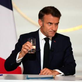« Ça ne m’émeut pas » : Emmanuel Macron minimise les attaques de Trump et évoque une simple « péripétie »
