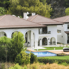 Cyril Hanouna : sa villa de rêve à 8,5 millions d’euros à Saint-Tropez dévoilée