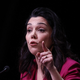 “Paris vaut bien un coup de fil” : le message de Sophia Chikirou qui met Emmanuel Grégoire face à ses responsabilités