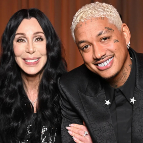 Cher amoureuse d’Alexander Edwards avec 40 ans d'écart : sa réponse parfaite aux critiques sur leur différence d’âge