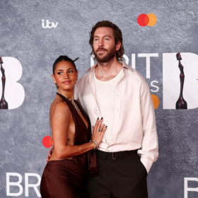 Calvin Harris devient papa… puis part à Ibiza avec David Guetta : ce choix qui fait scandale