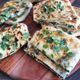 La recette de naans maison au fromage et aux épinards