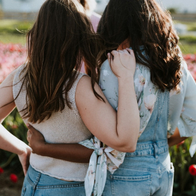 Faites le tri : 5 étapes faciles pour une garde-robe fraîche et stylée au printemps