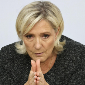 « Notre devoir, c'est d'être prêts » en cas de dissolution de l'Assemblée nationale : Marine Le Pen mobilise ses troupes avant le vote de confiance