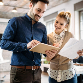 8 raisons pour lesquelles être ami avec ses collègues du bureau rend plus heureux au travail