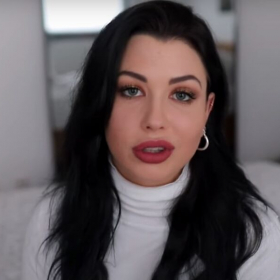 EnjoyPhoenix en larmes : la youtubeuse annonce sa faillite et bouleverse ses abonnés