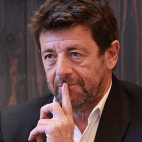 “Au pire, on nettoiera” : ces mots qui dérangent et divisent profondément autour de Patrick Bruel