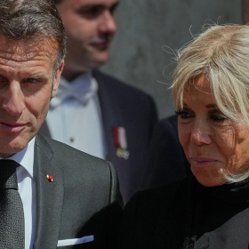 Brigitte et Emmanuel Macron : cette photo à La Rotonde arrive à un moment très particulier