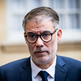 "Si rien ne change, il y aura une censure" du PS : Olivier Faure exige "une copie complète du budget" pour vendredi