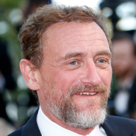 « Il n’a pas pu se retenir » : pourquoi Jean-Paul Rouve a craqué face à Emmanuel Macron à l’Élysée