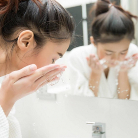 5 bonnes raisons de se nettoyer le visage avec de l'huile d'olive