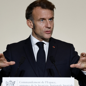 « Il se déshonore » : cette phrase d’Emmanuel Macron qui met le feu à la campagne à Paris