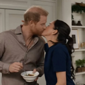 Ce baiser passionné entre Meghan et Harry qui enflamme internet avant Noël