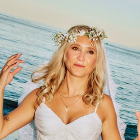 « J’ai dit oui » : Bérengère Krief annonce son mariage surprise avec son « mec du sud »