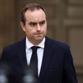 "Ça me coûte mais je pense qu’il faut le faire pour ramener de la stabilité" reconnaît Sébastien Lecornu sur la suspension de la réforme des retraites