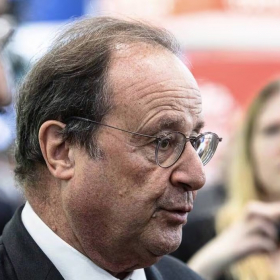 « Ne prenez rien » : pourquoi François Hollande a refusé de manger lors d’un dîner officiel