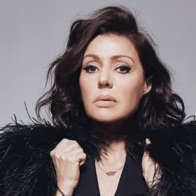 Pourquoi Tina Arena est tombée amoureuse de la France, au point d’y vivre depuis plus de 20 ans !