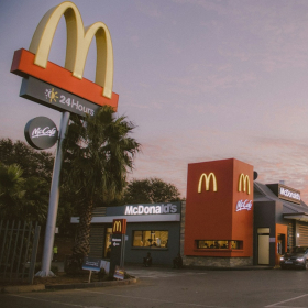 McDonald’s passe en mode 24h/24 : une opération survie pour contrer la chute de fréquentation