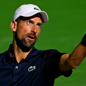 À 38 ans, Novak Djokovic réalise encore l’impossible : ce point spectaculaire affole les fans de tennis