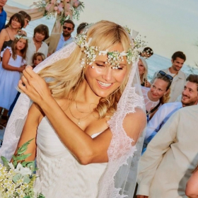 « Spoiler Alert. J’ai dit oui ! » : Bérengère Krief dévoile les sublimes photos de son mariage surprise et de son amoureux