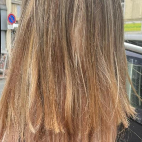 « 260 euros pour cette horreur » : une mère porte plainte après une coupe jugée « horrible » sur sa fille