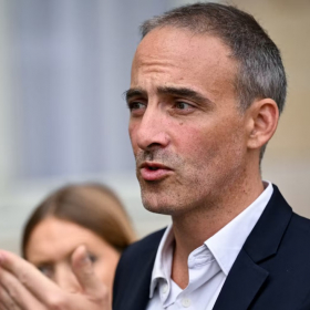 Raphaël Glucksmann annonce le retrait des listes Place publique dans les villes où une alliance avec LFI serait possible