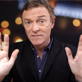 “On vous critique en face” : Christophe Hondelatte dévoile l’envers du décor du 13h de France 2