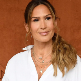 Vitaa brise le tabou : pourquoi elle a eu recours à la chirurgie esthétique après ses trois grossesses