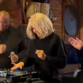 Pourquoi Disneyland a pris une autre dimension pour ces enfants hospitalisés grâce à Brigitte Macron