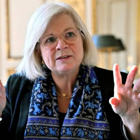 Suppression de deux jours fériés : le gouvernement se dit « prêt à travailler sur sa copie »