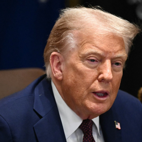 Lunettes, rires et ambiguïtés : ce que révèle vraiment la sortie de Donald Trump sur Emmanuel Macron