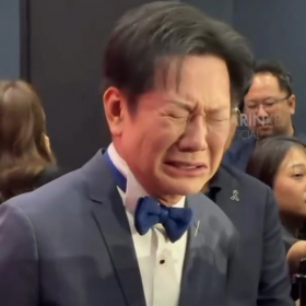 Enorme polémique à Miss Univers 2025 : le présentateur s’excuse en larmes après des propos humiliants envers Miss Mexique