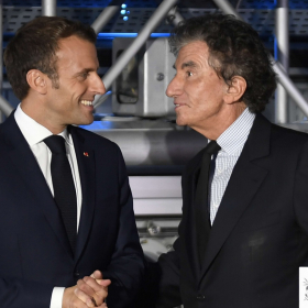 « Il est juste qu’hommage lui soit rendu » : Emmanuel Macron défend Jack Lang en pleine polémique