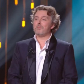 Alex Vizorek pouvait-il vraiment aller aussi loin avec cette blague sur Patrick Bruel aux Molières ?