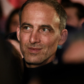 Une seule candidature hors-LFI ? le pari risqué de Raphaël Glucksmann pour prendre la tête de la gauche