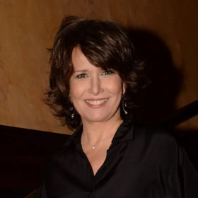 "Je me suis sentie fragilisée" : Carole Rousseau se livre comme rarement sur sa maternité tardive et sa nouvelle vie loin de la télé