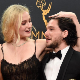 Game of Thrones : Sophie Turner et Kit Harington avouent avoir eu la nausée en tournant une scène de baiser