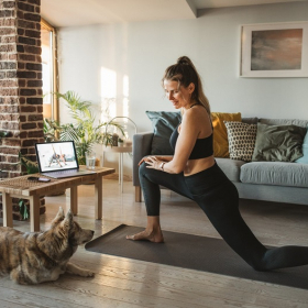 Avec ces vidéos fitness de 5 minutes, vous n'avez plus aucune excuse pour ne pas faire de sport à la maison