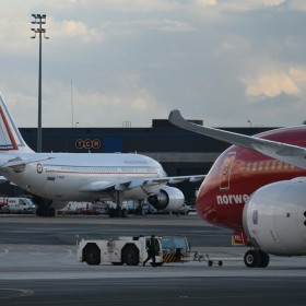 Billets d’avion cet été : pourquoi les prix pourraient grimper sans prévenir